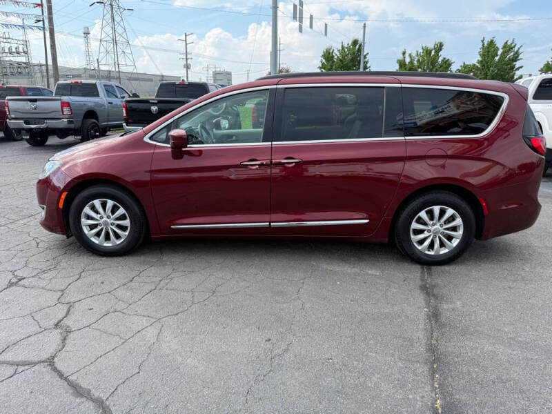 2017 Chrysler Pacifica Touring-L