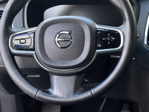 2016 Volvo XC90 T6 Momentum