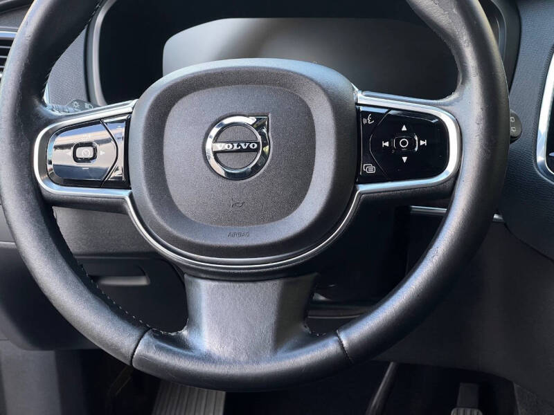 2016 Volvo XC90 T6 Momentum