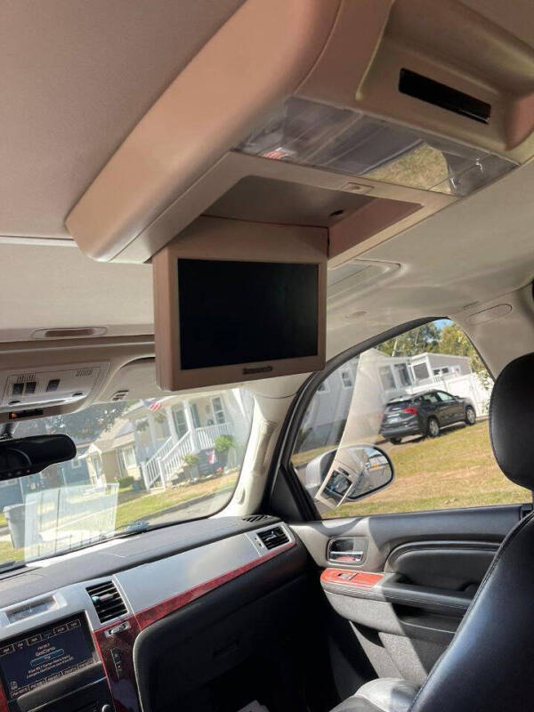 2011 Cadillac Escalade Luxury