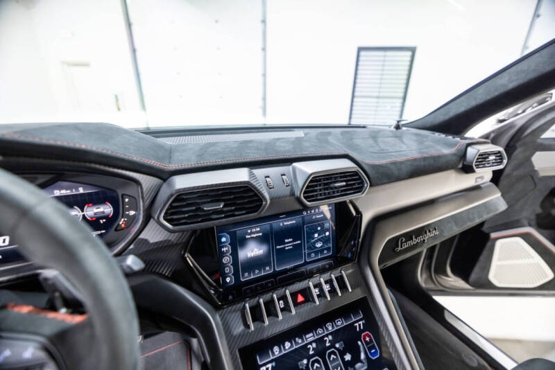 2023 Lamborghini Urus Performante