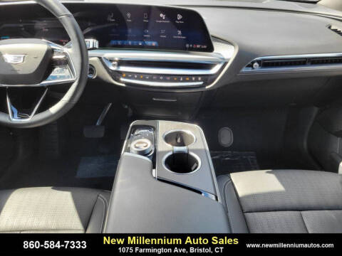 2024 Cadillac LYRIQ Luxury 1