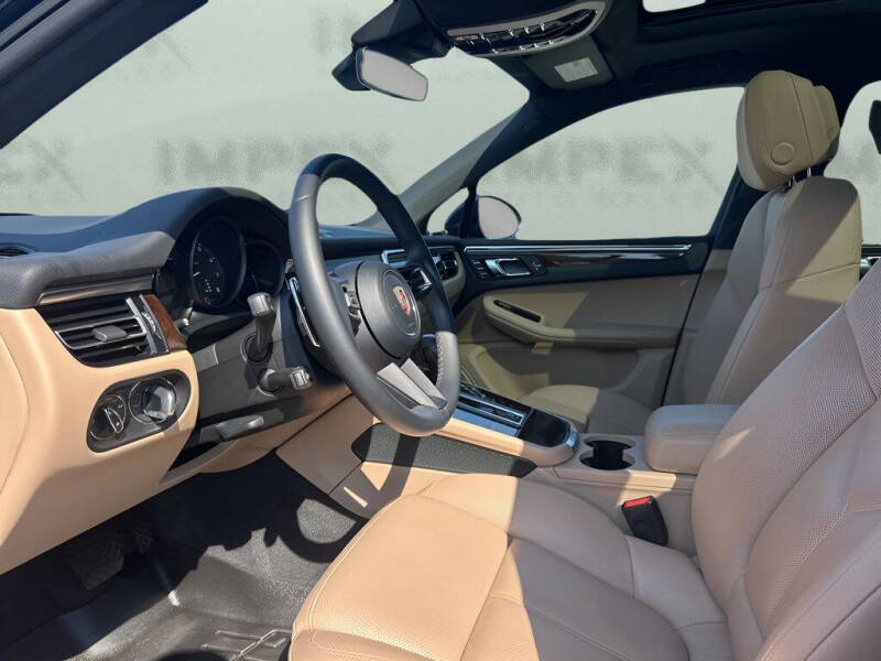 2023 Porsche Macan T