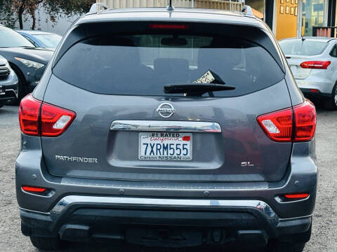 2017 Nissan Pathfinder SL