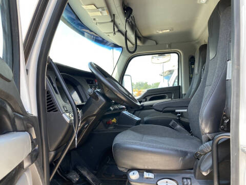 2025 Kenworth T880