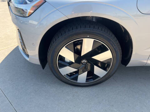 2025 Volvo XC60 T8 Plus Dark Theme