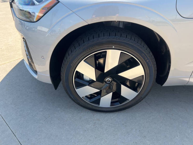 2025 Volvo XC60 T8 Plus Dark Theme