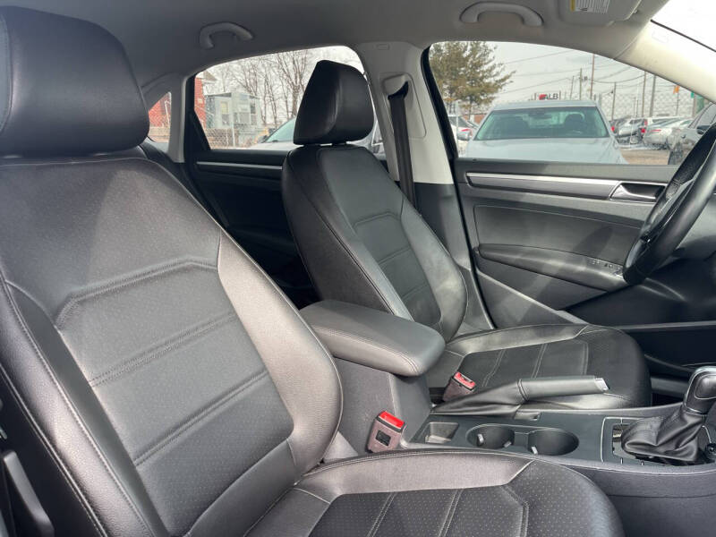 2017 Volkswagen Passat 1.8T R-Line