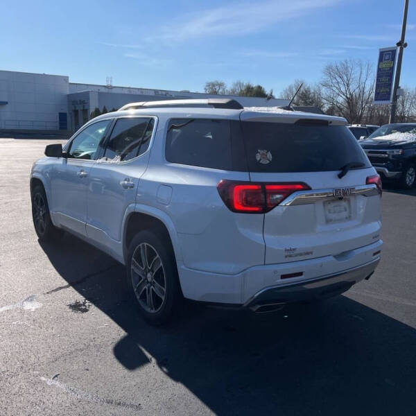 2017 GMC Acadia Denali photo 8