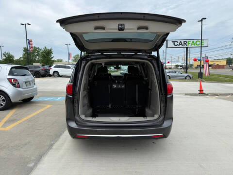 2017 Chrysler Pacifica Touring-L Plus