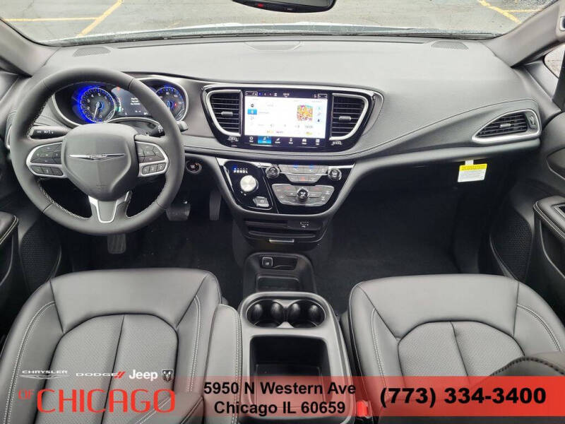 2026 Chrysler Pacifica Select