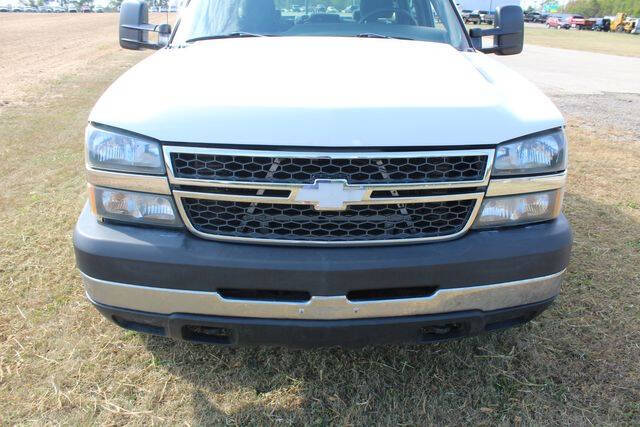 2006 Chevrolet Silverado 2500HD Work photo 9