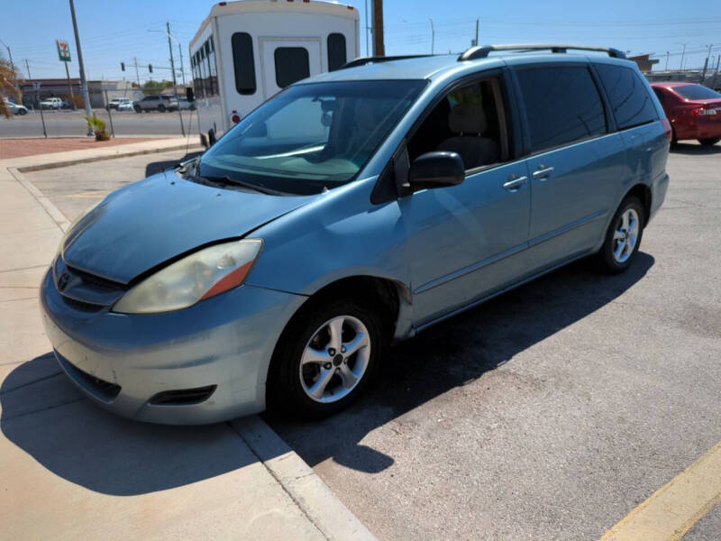 2007 Toyota Sienna LE photo 4