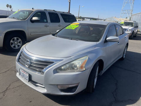 2013 Nissan Altima for sale at Neri's Auto Sales in Sanger CA