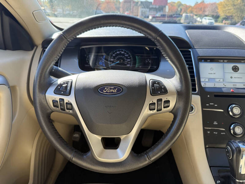 2017 Ford Taurus SEL