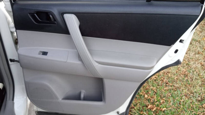 2011 Toyota Highlander SE