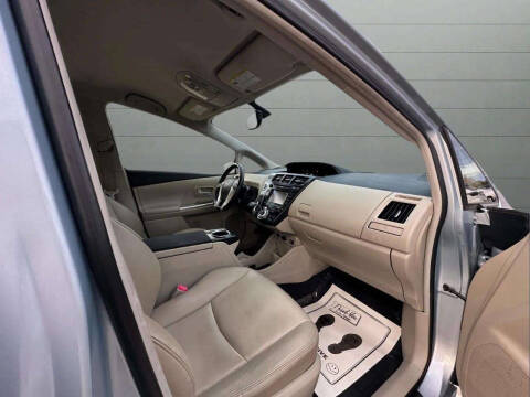 2013 Toyota Prius v Five