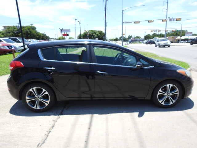 Black 2016 Kia Forte5 EX EX 4dr Hatchback 27