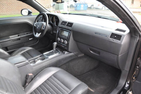 2013 Dodge Challenger SXT Plus