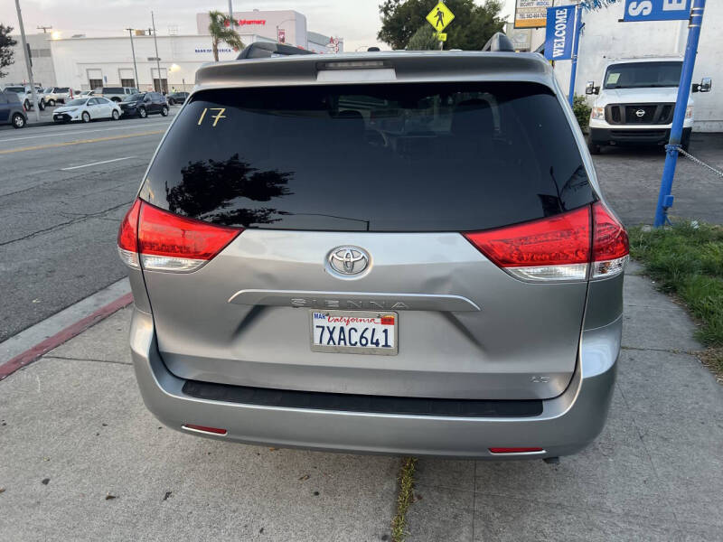 2013 Toyota Sienna LE 7-Passenger Auto Access Seat
