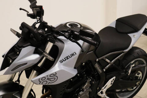 2024 Suzuki GSX800RQMs