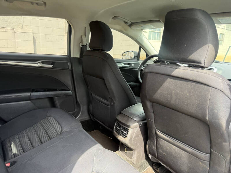 2016 Ford Fusion SE