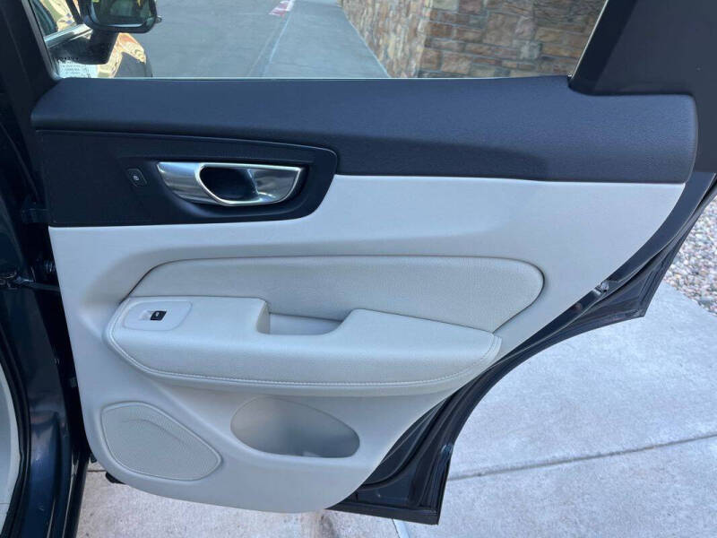 2020 Volvo XC60 T5 Momentum