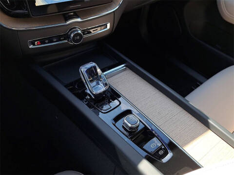 2026 Volvo XC60 T8 Plus