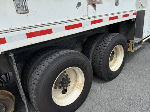 2011 Freightliner M2 106