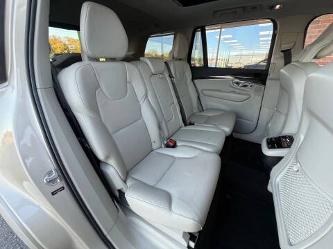 2016 Volvo XC90 T6 Momentum