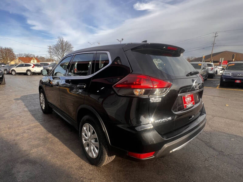 2020 Nissan Rogue S photo 16