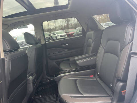 2023 Nissan Pathfinder SL