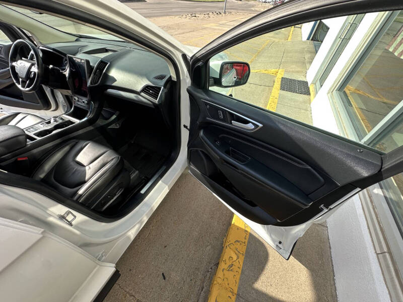 2021 Ford Edge Titanium