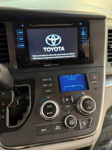 2017 Toyota Sienna LE 8-Passenger