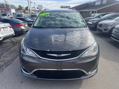 2017 Chrysler Pacifica Touring-L