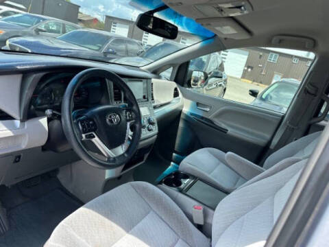 2017 Toyota Sienna LE 8-Passenger