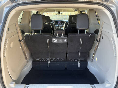 2017 Chrysler Pacifica Touring-L