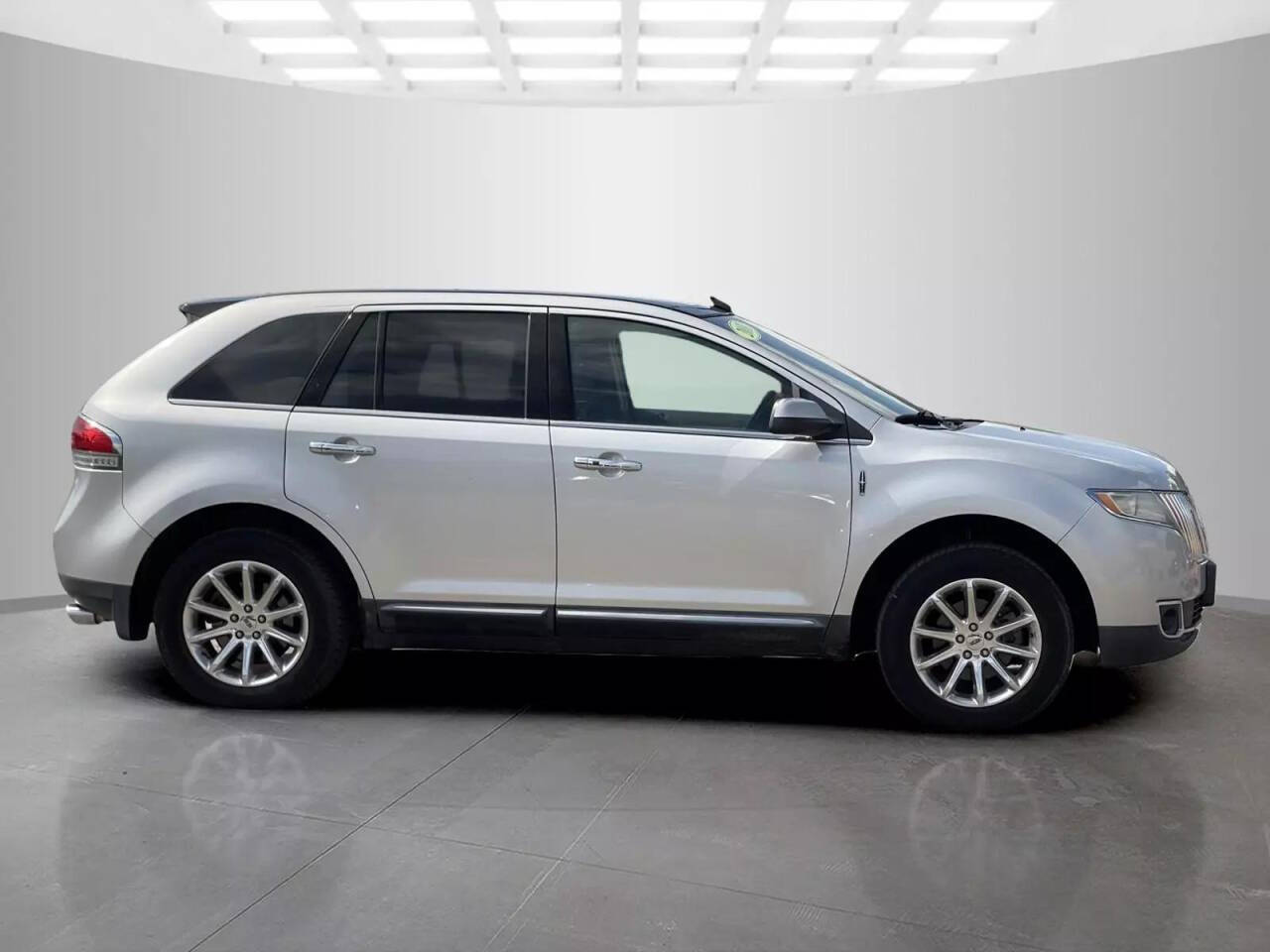 2011 Lincoln MKX for sale at Used Cars Toledo in Oregon, OH