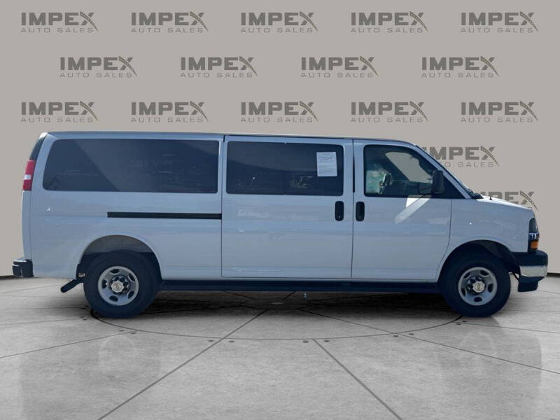 2025 Chevrolet Express LT 3500