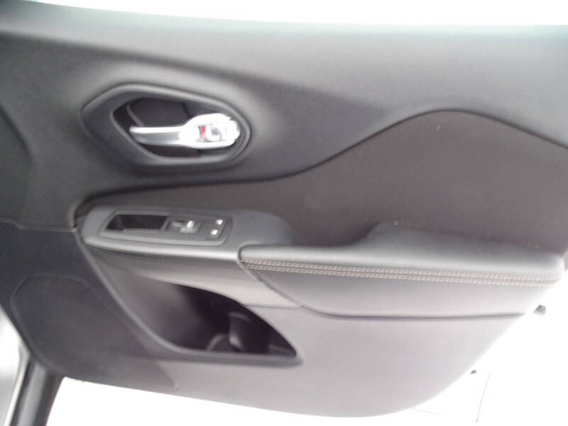 2016 Jeep Cherokee Sport