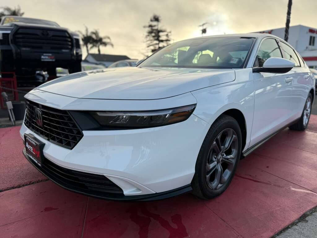 2023 Honda Accord EX 4dr Sedan's photo