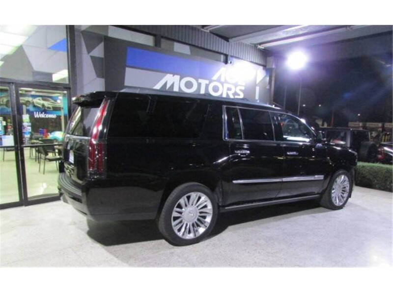 2018 Cadillac Escalade ESV Platinum