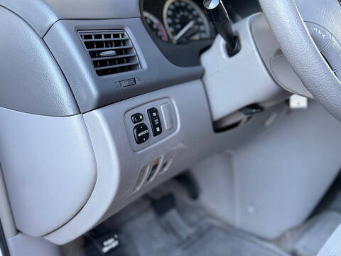 2005 Toyota Sienna LE 7 Passenger