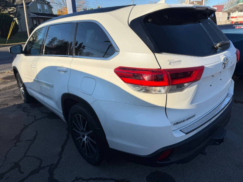 2017 Toyota Highlander SE