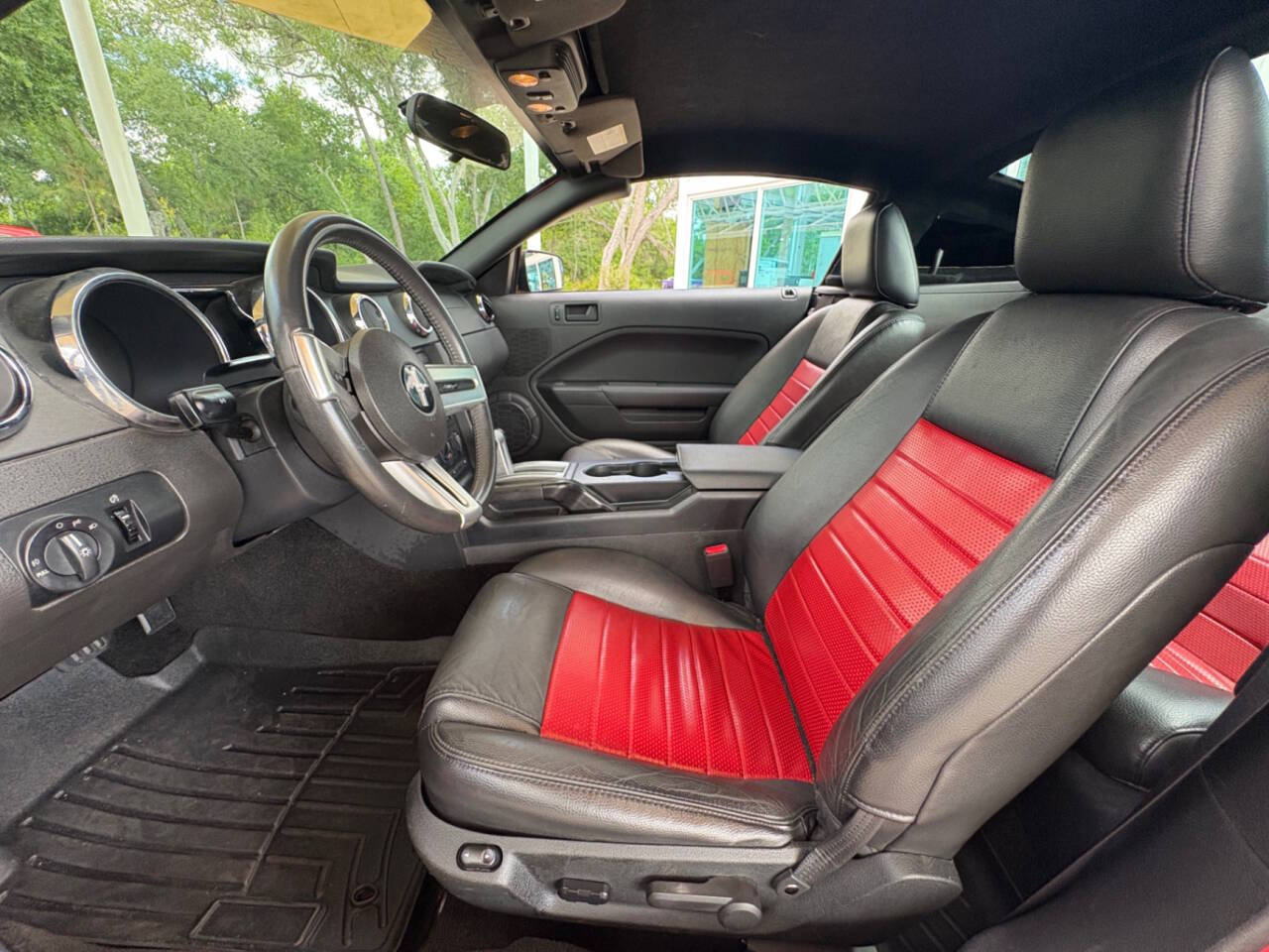 2006 Ford Mustang 36