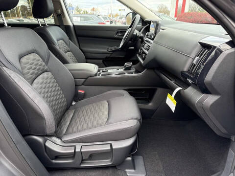 2025 Nissan Pathfinder S