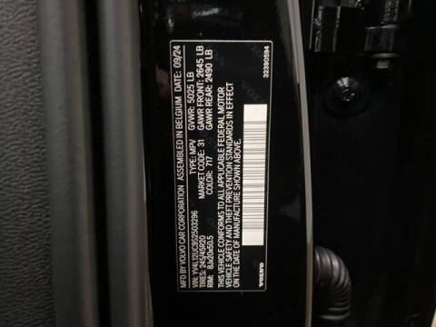 2025 Volvo XC40 B5 Plus Dark Theme