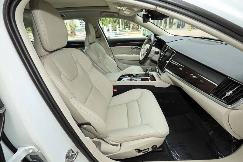 2019 Volvo S90 T5 Momentum