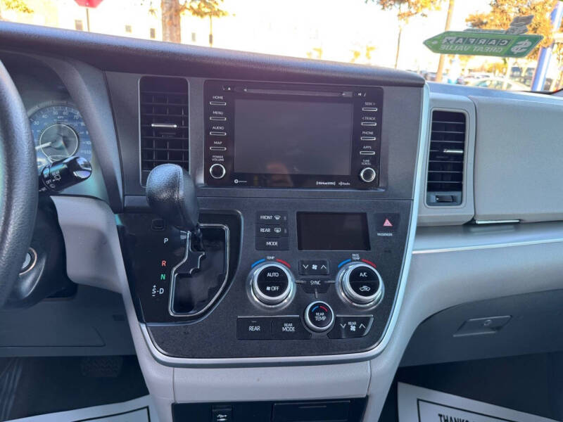 2020 Toyota Sienna LE 8-Passenger