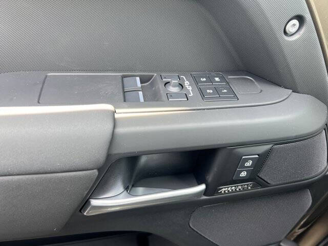 2025 Land Rover Defender 90 P400 X-Dynamic SE